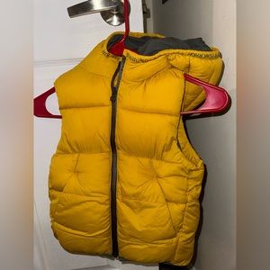 Zara puffer vest size (boys 5)